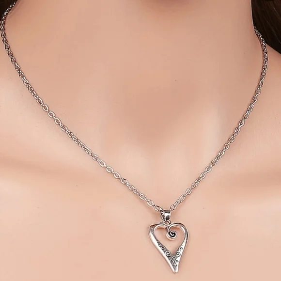 Silver Plated Scroll Heart Necklace and Earring Set NEW - Picture 7 of 8